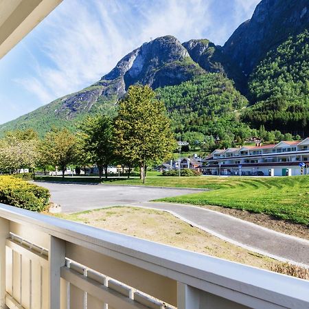 Hotel Loenfjord Loen Bagian luar foto
