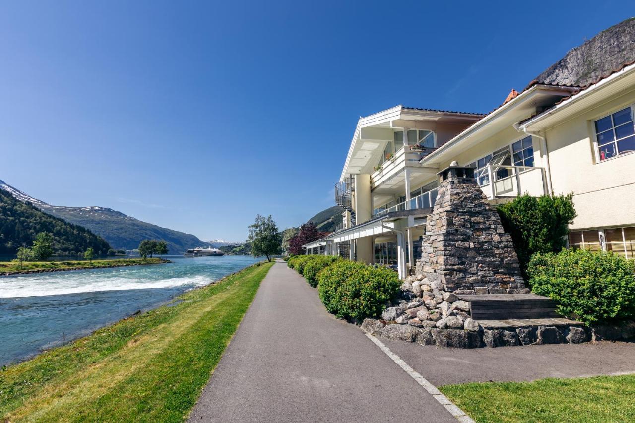 Hotel Loenfjord Loen Bagian luar foto
