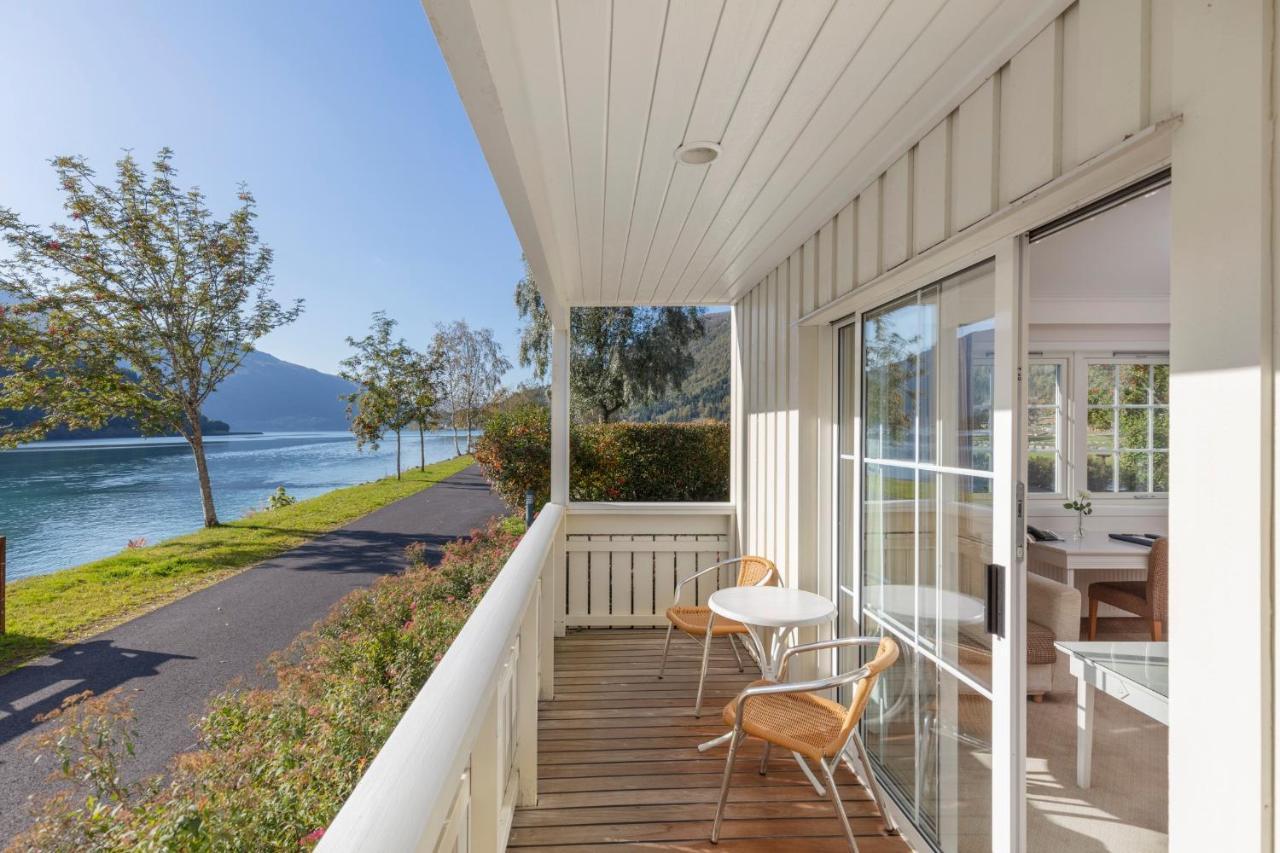 Hotel Loenfjord Loen Bagian luar foto