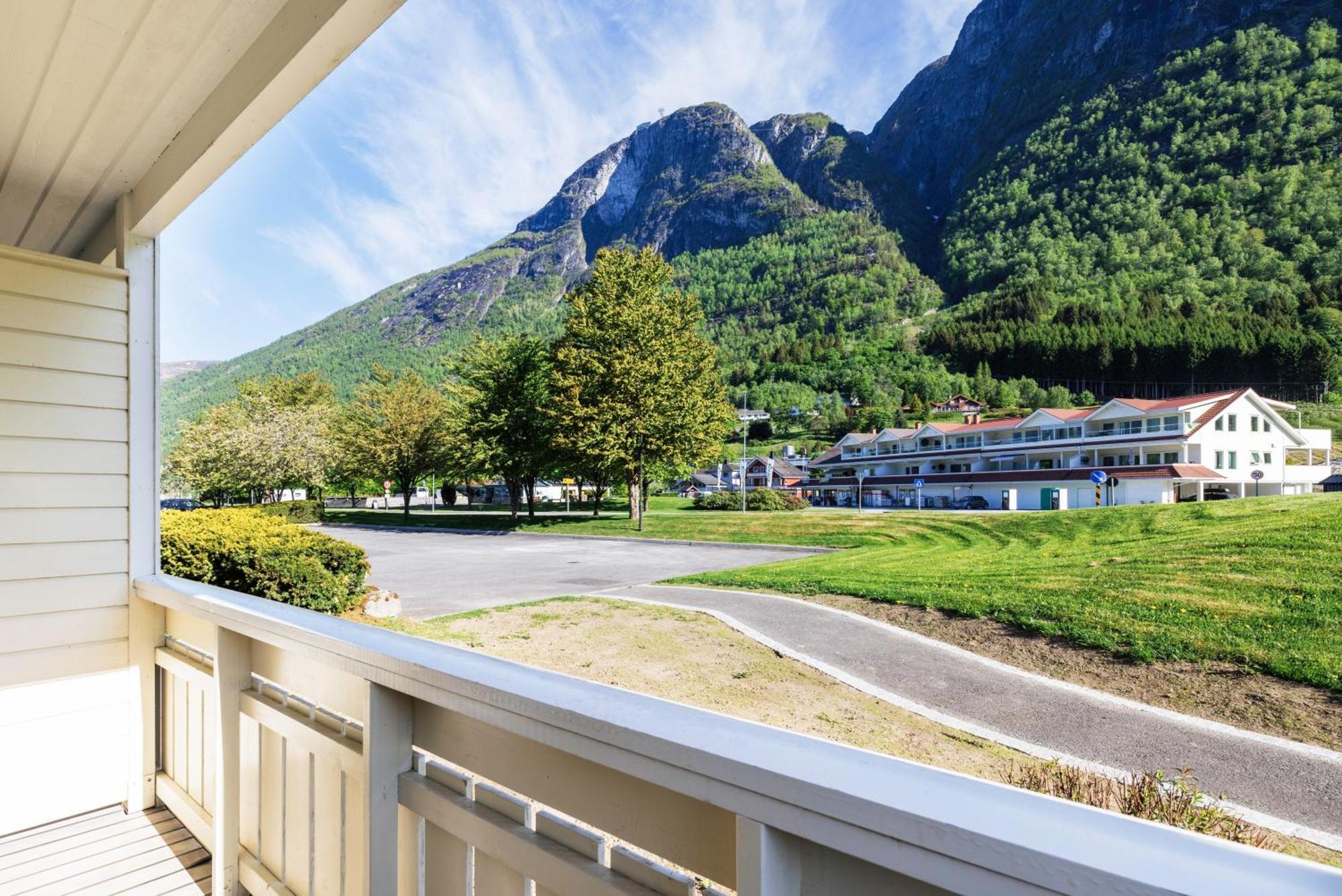 Hotel Loenfjord Loen Bagian luar foto
