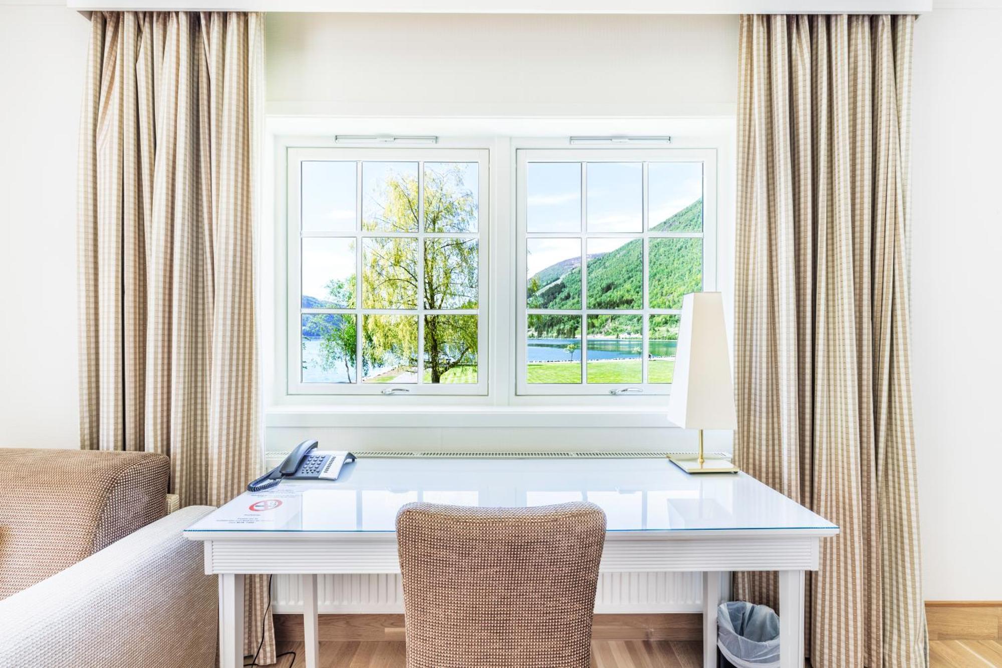 Hotel Loenfjord Loen Bagian luar foto