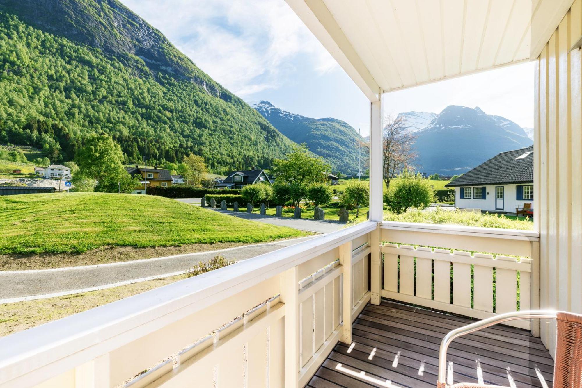 Hotel Loenfjord Loen Bagian luar foto