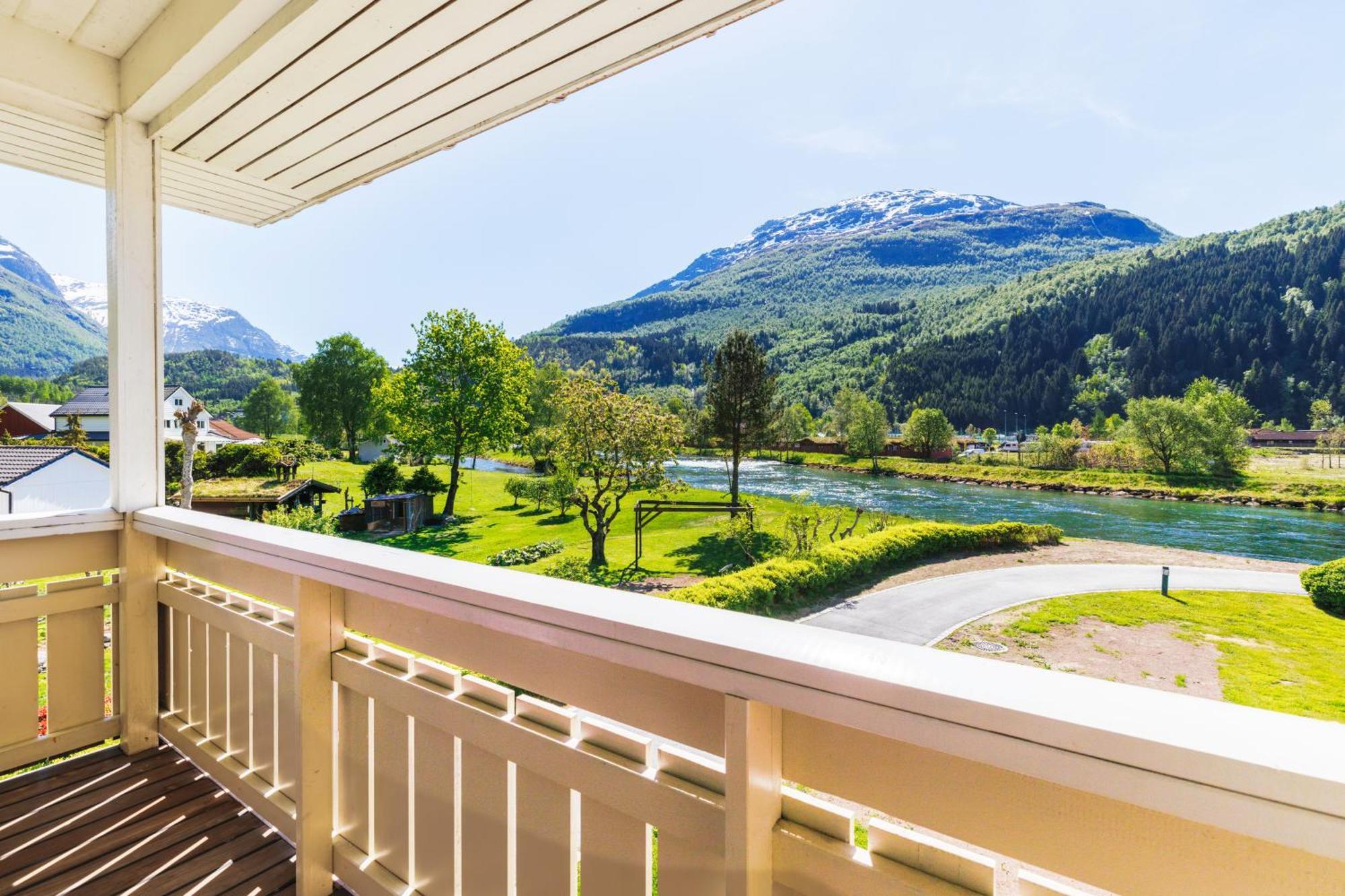 Hotel Loenfjord Loen Bagian luar foto