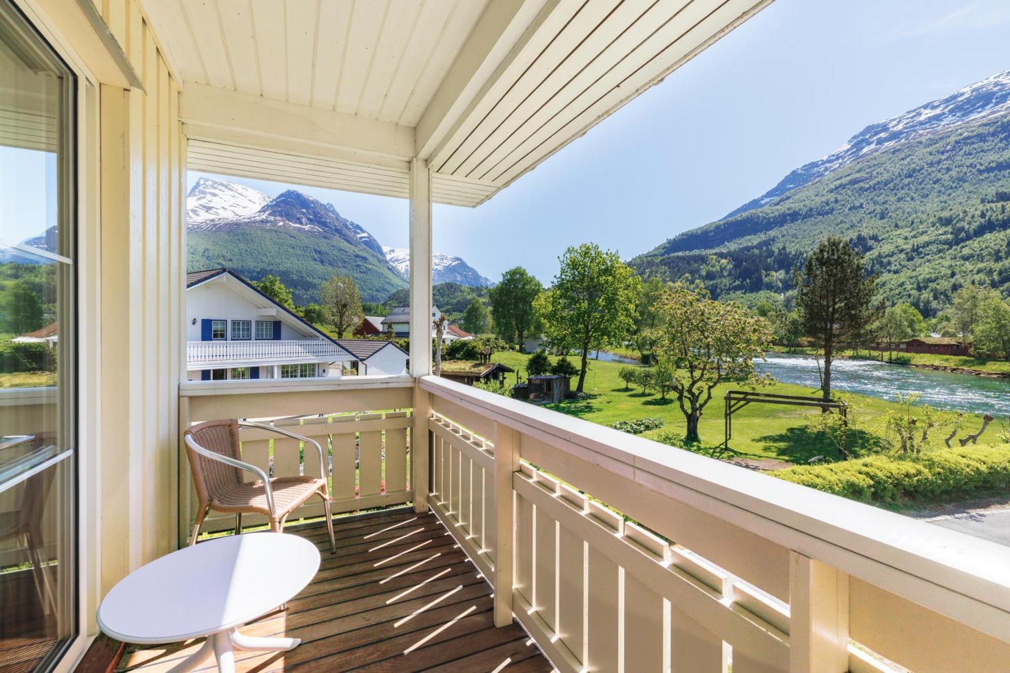 Hotel Loenfjord Loen Bagian luar foto
